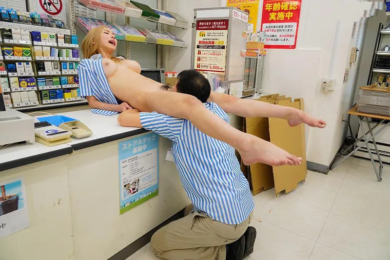 Anh tiền bối tống tình ái nữ ngổ ngáo của chủ cửa hàng tiện lợi