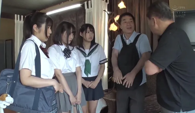 Thất nghiệp, ông bố khốn nạn dẫn 3 cục cưng đi bán dâm