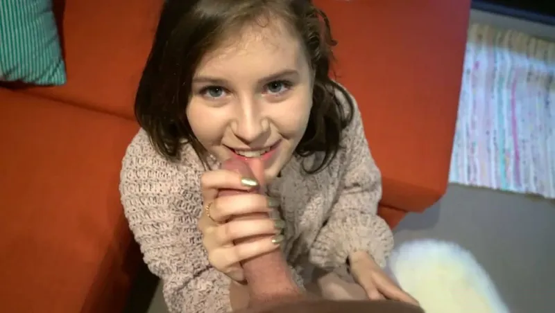 Bắn tinh ngập chiếc âm đạo hồng của gấu dễ thương