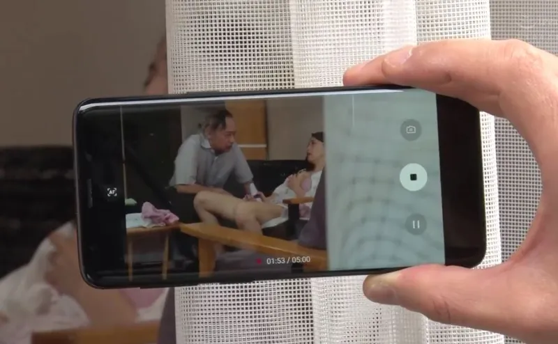 Người yêu của con trai gian díu với bố ông xã bị gã tiền bối khu phố phát hiện