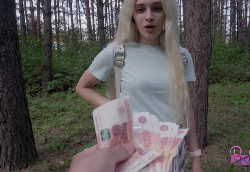 Dùng tiền gạ nện con ghệ hám tiền ngay trong rừng vắng vẻ