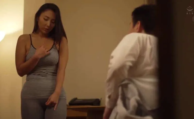 ông chồng dẫn sếp cũ về nhà mà không biết là tình cũ của vợ