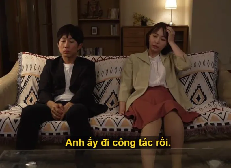 Buồn vì anh xã muốn ly hôn, cô vợ đi họp lớp rồi dẫn cậu bạn học về nhà địt